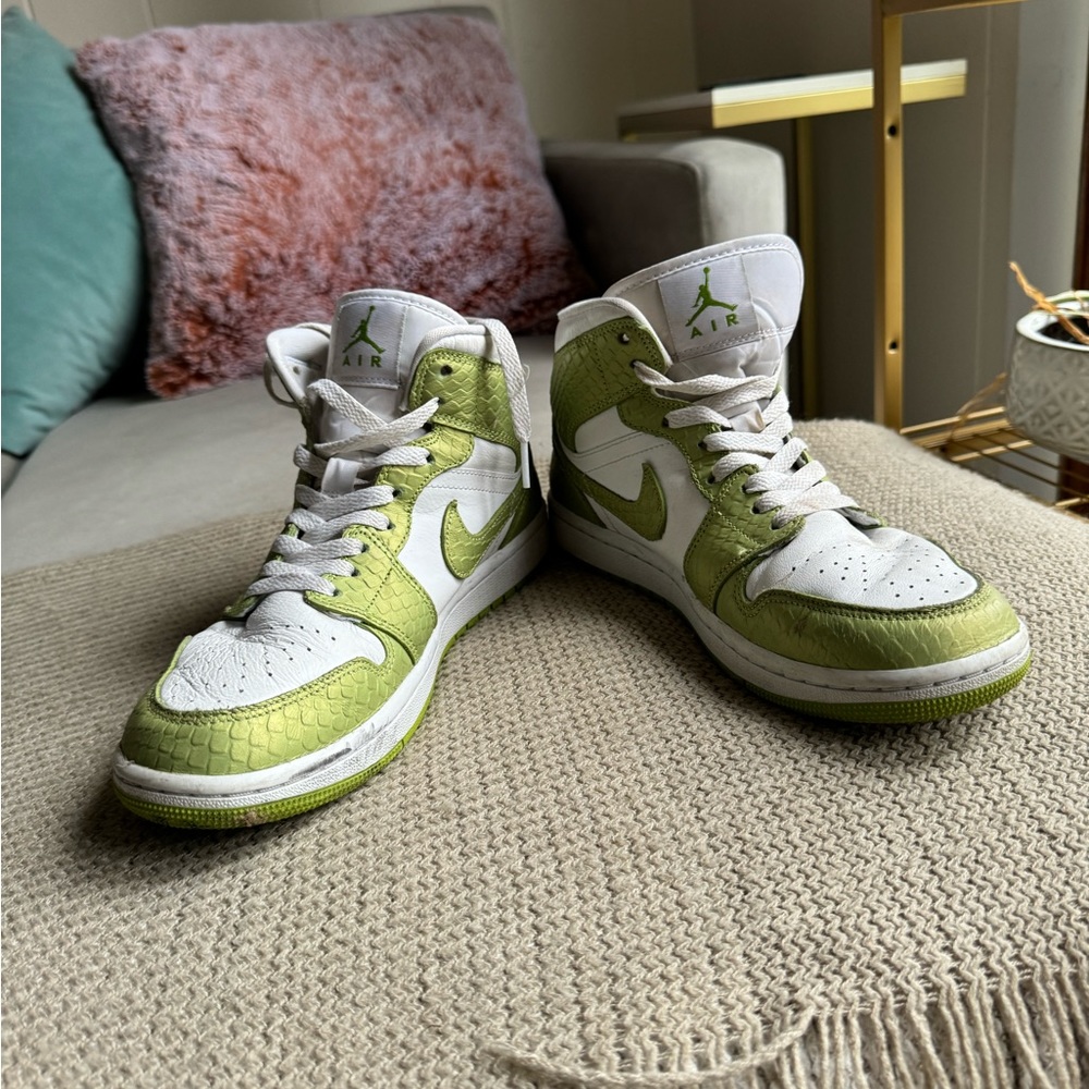 Nike  Jordan 1 Mid Green Python Woman’s US size 9, Good used condition